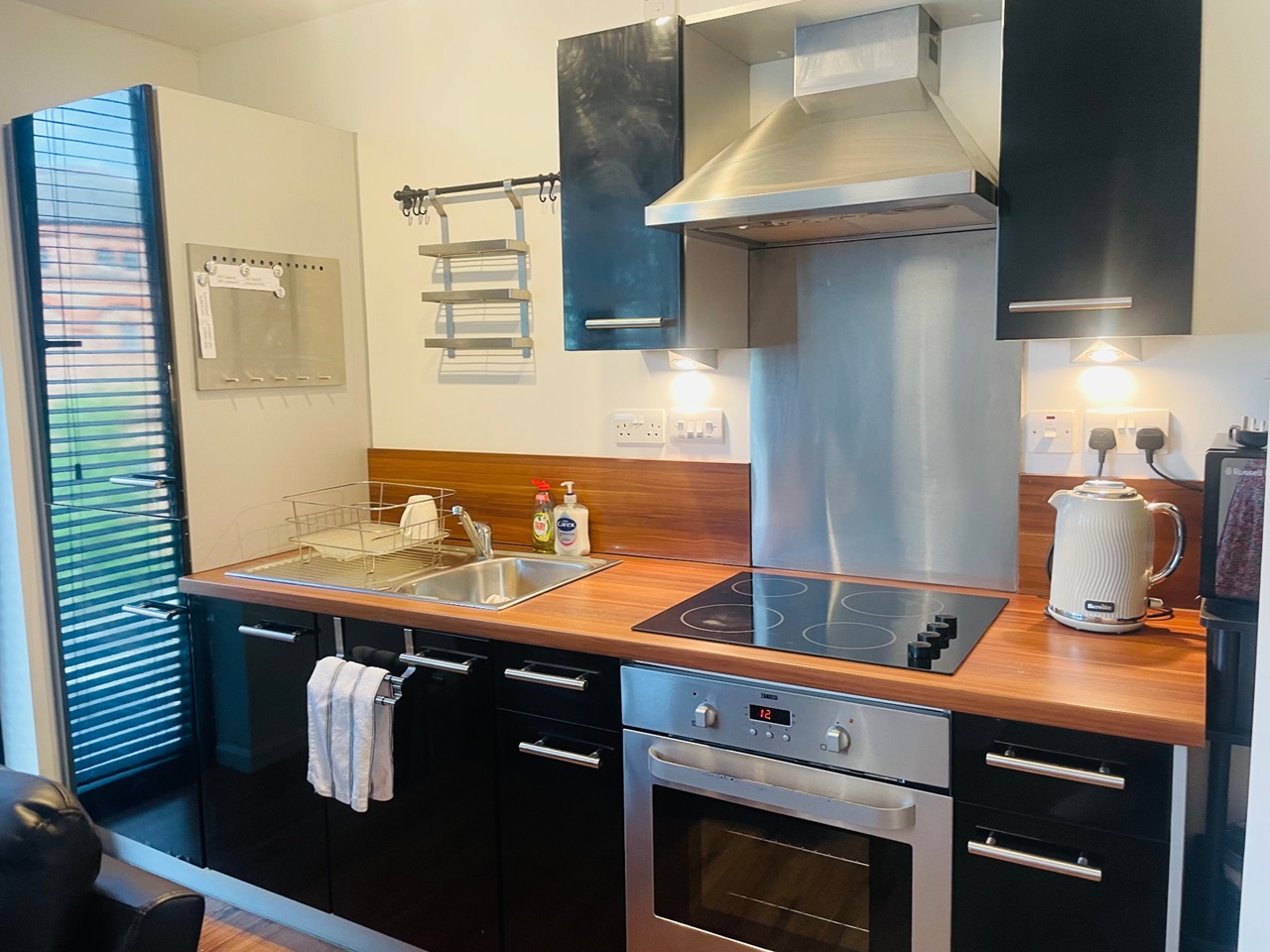 2 Bed Flat, Mann Island, L3 photo 2