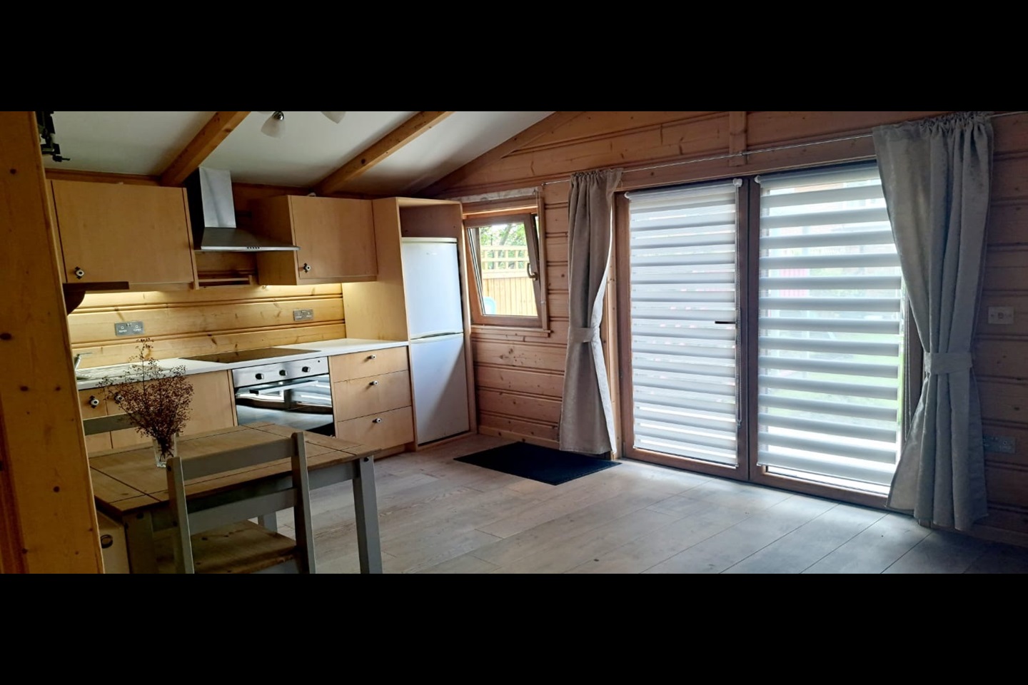 Carshalton Studio Flat, Carshalton, SM5 To Rent Now for £1,100.00 p/m