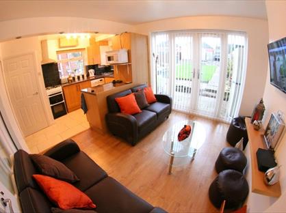 4 Bed Semi-Detached House, Bank Hall Road, ST6