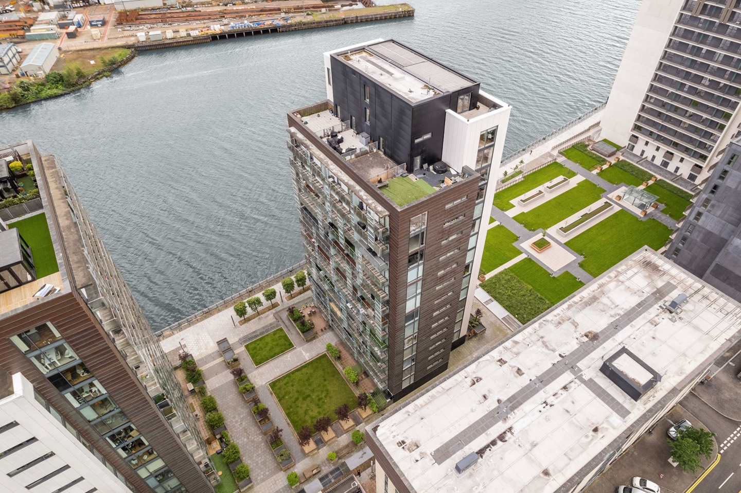 1 Bed Flat, Meadowside Quay Walk, G11 photo 2