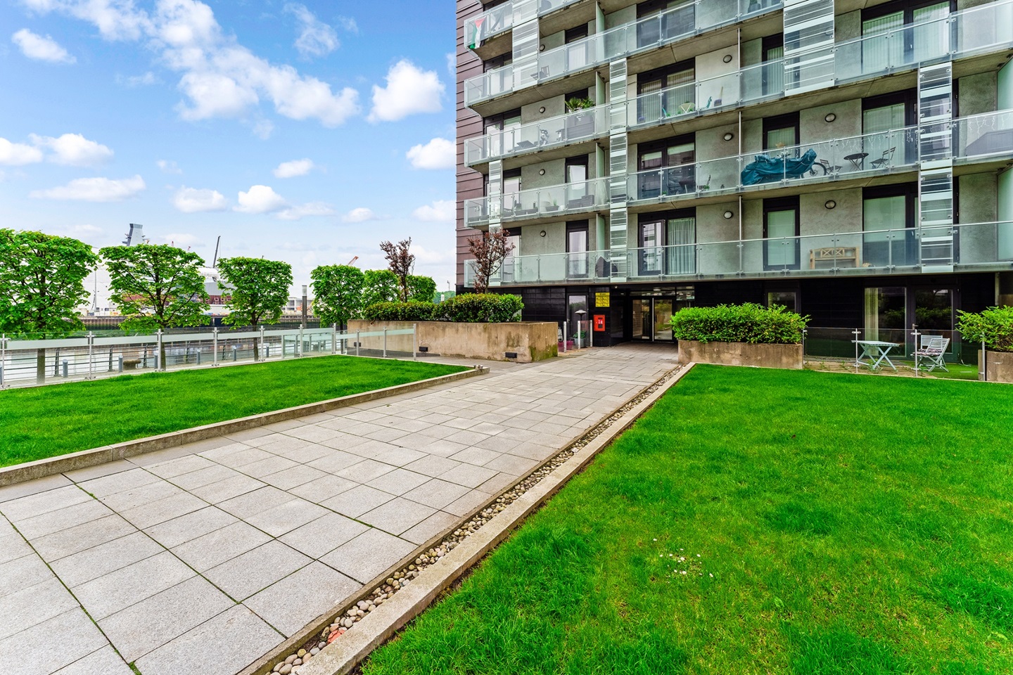 1 Bed Flat, Meadowside Quay Walk, G11 photo 5
