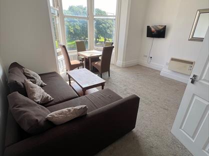 2 Bed Flat, Clifton Drive North, FY8