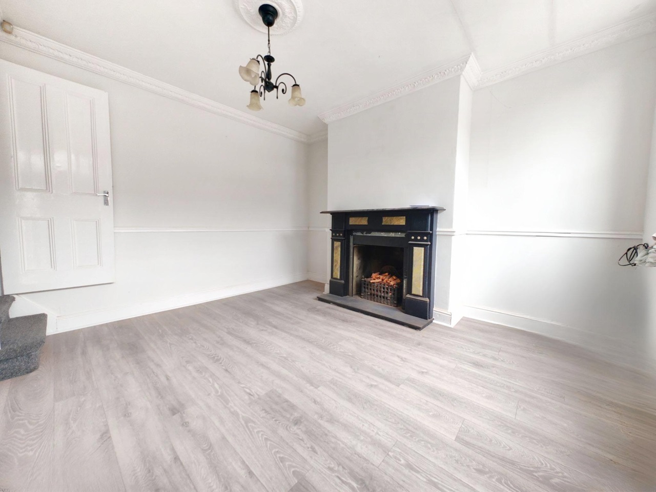 3 Bed Terraced House, Tilbury Mount, LS11 photo 2