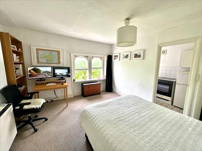 Studio Flat, Hammersmith Grove, W6