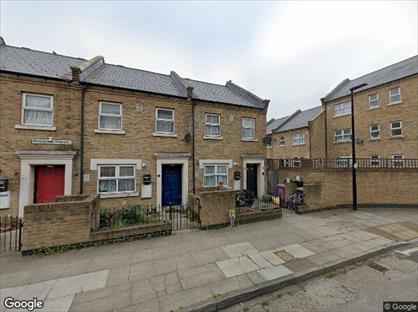 2 Bed Terraced House, Findhorn Street, E14