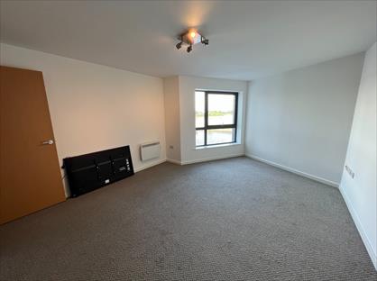 1 Bed Flat, Lock, WA7