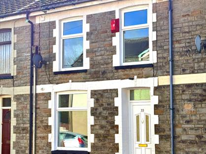 3 Bed Terraced House, Albany Street, CF43