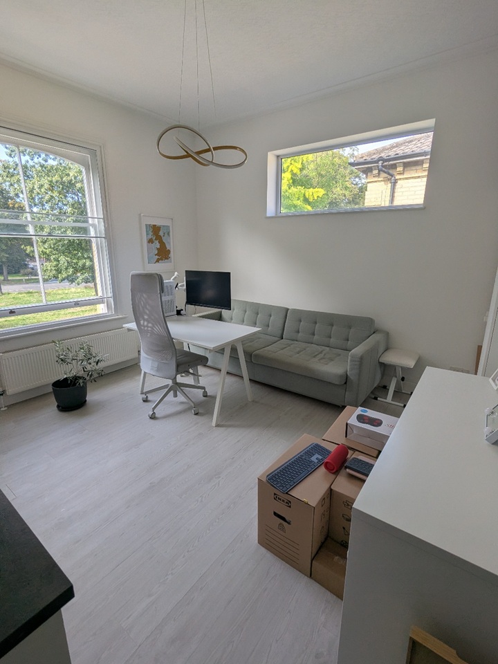 1 Bed Flat, The Avenue, SO17 photo 2