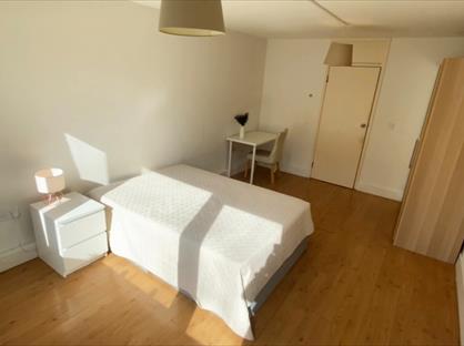 Room in a Shared Flat, Downfield Close, W9