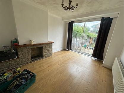 4 Bed Semi-Detached House, Jeymer Drive, UB6