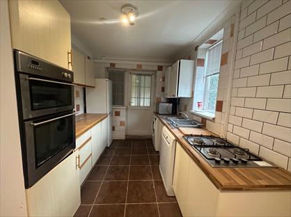5 Bed Semi-Detached House, Hillyard Road, W7