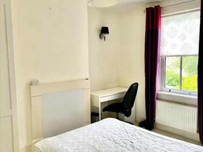 4 Bed Terraced House, Cleveland Road, PO19