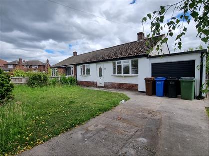 3 Bed Bungalow, Offerton Drive, SK2