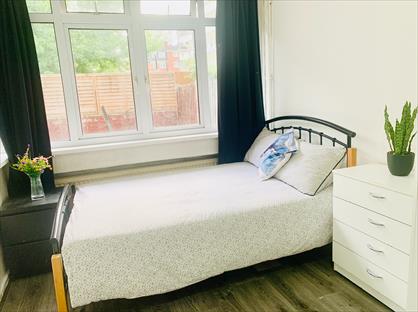 Room in a Shared House, Jowitt House, E2