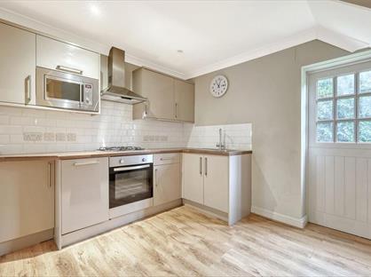 2 Bed Detached House, High Road, SS17