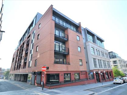 1 Bed Flat, Central Garden, L1