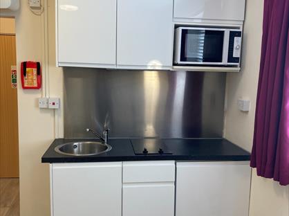 Studio Flat, Deiniol Road, LL57