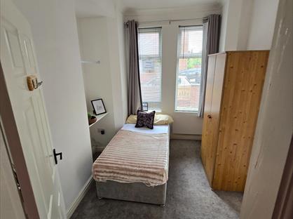 Room in a Shared House, Regent Street, WF1