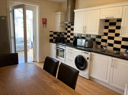 5 Bed Semi-Detached House, Shelbourne Road, BH8