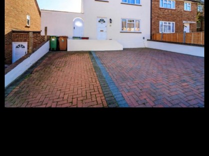 3 Bed Semi-Detached House, Chiltern Close, DA7