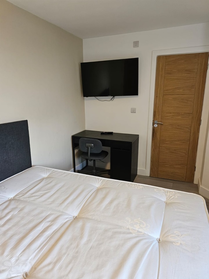 Preston Studio Flat, Garstang Road, PR1 To Rent Now for £650.00 p/m