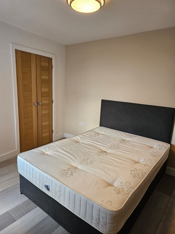 Preston Studio Flat, Garstang Road, PR1 To Rent Now for £650.00 p/m