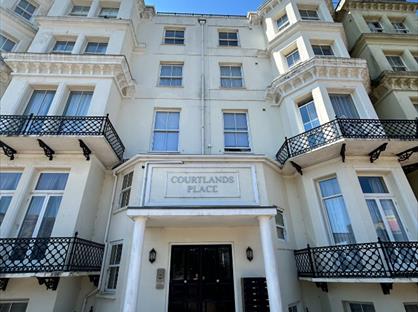 2 Bed Flat, Courtlands Place, BN21