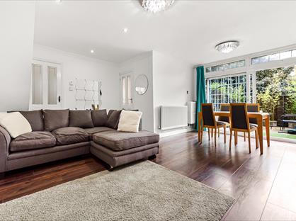 3 Bed Flat, Moorgreen House, EC1V
