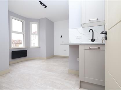 Studio Flat, Saunders Road, SE18