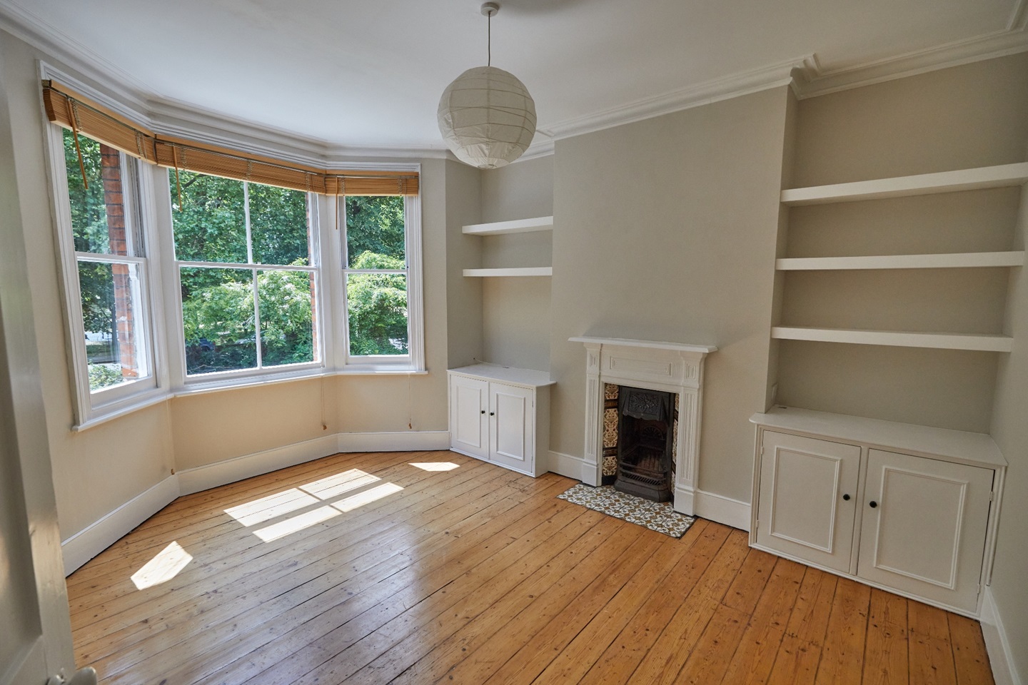 London 2 Bed Flat, Newton Avenue, W3 To Rent Now for £2,500.00 p/m