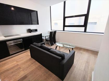 1 Bed Flat, Hanover House, BD1