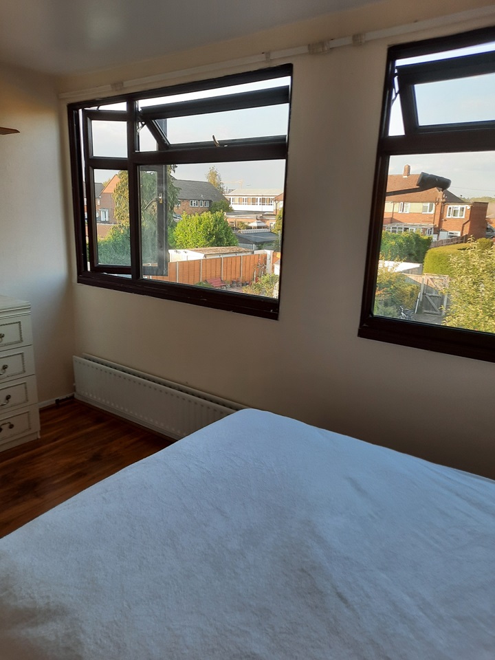 Feltham Room in a Shared House, Sunbury Road, TW13 To Rent Now for
