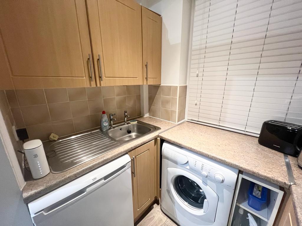 London 1 Bed Flat, Dewsbury Court, W4 To Rent Now for £2,550.00 p/m