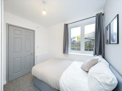 Room in a Shared House, Tennyson Close, TW14