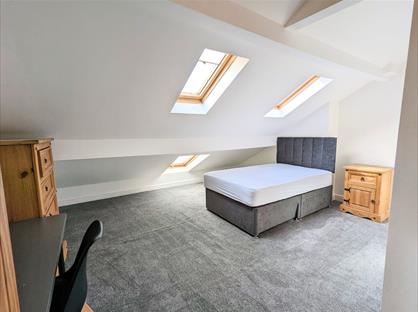 Room in a Shared House, Holly Road, B16