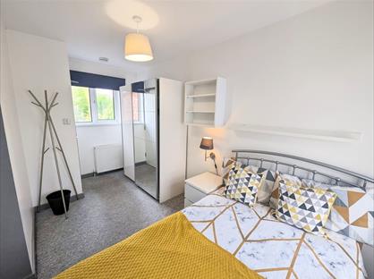 Room in a Shared House, Worlds End Lane, B32