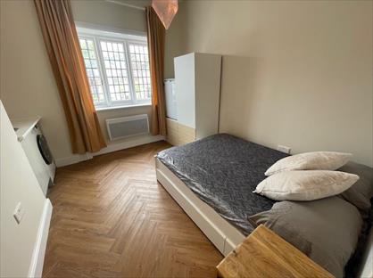 Studio Flat, Finchley Road, NW3