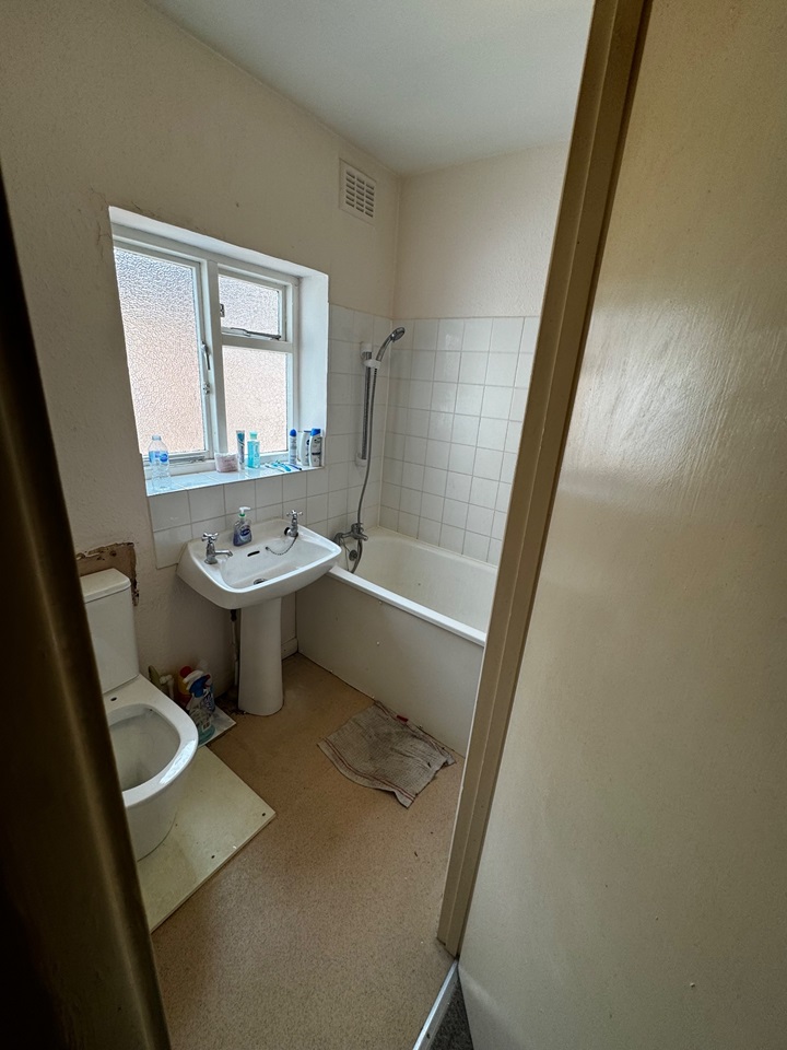 London 1 Bed Flat, Burns Road, NW10 To Rent Now for £1,500.00 p/m