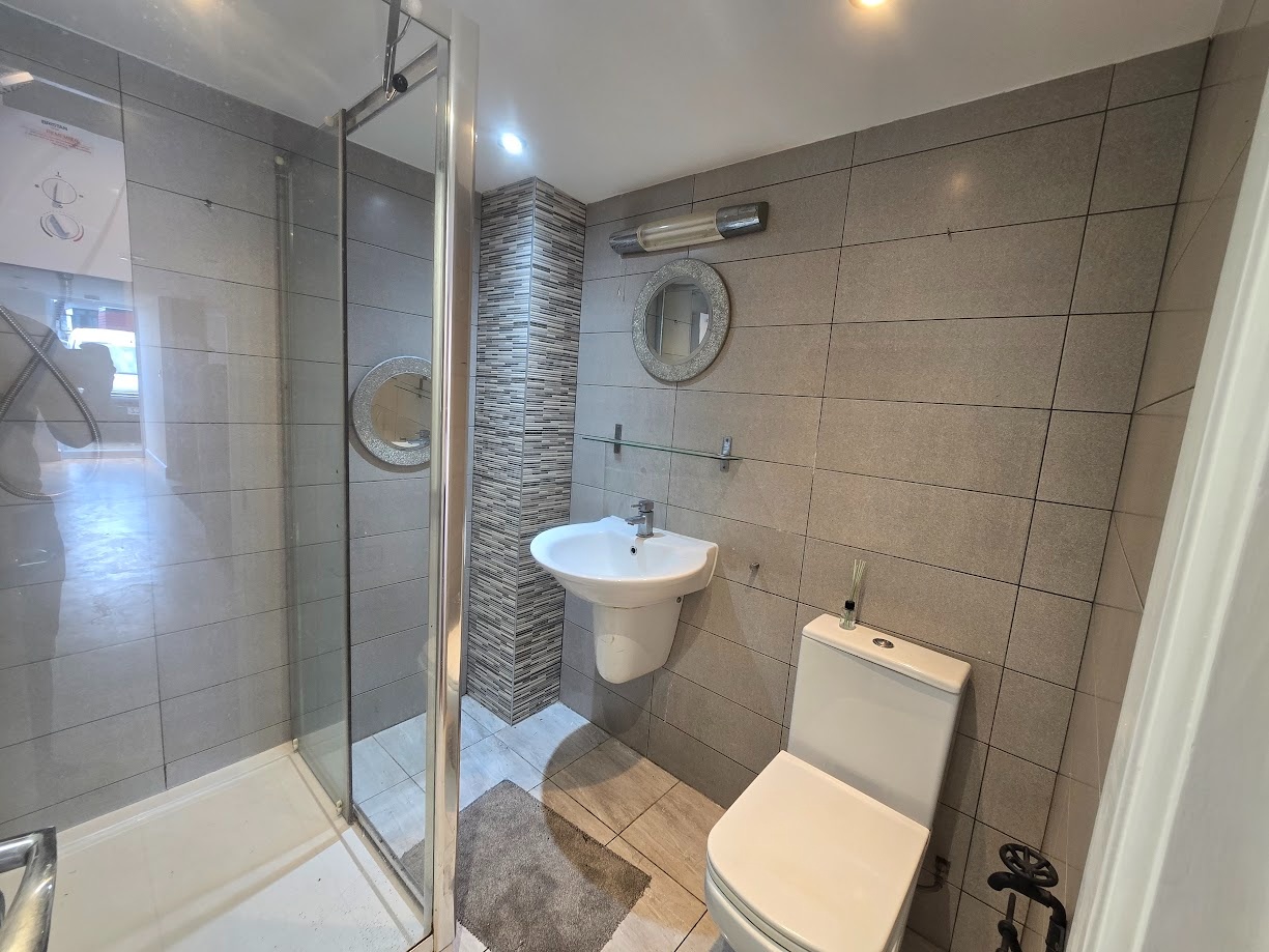 London Studio Flat, Vivian Avenue, NW4 To Rent Now for £1,100.00 p/m