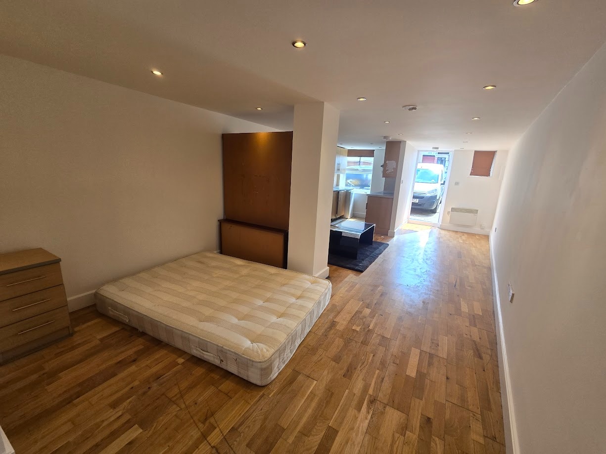 London Studio Flat, Vivian Avenue, NW4 To Rent Now for £1,100.00 p/m