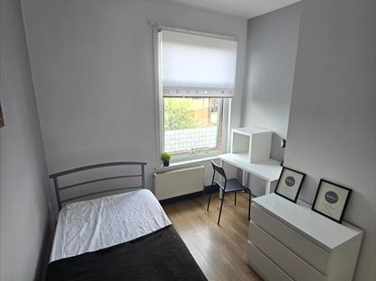 Room in a Shared House, Alverthorpe Road, WF2