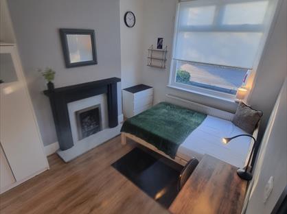 Room in a Shared House, Alverthorpe Road, WF2