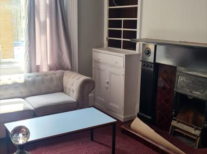 Studio Flat, Bond Sreet, WF17