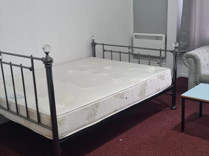 Studio Flat, Bond Sreet, WF13