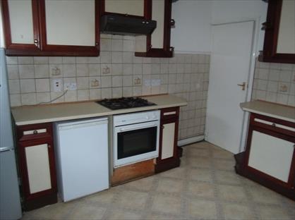 4 Bed Semi-Detached House, Sandhurst Grove, LS8