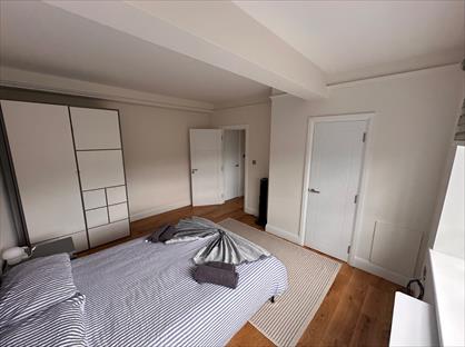 2 Bed Flat, Paramount Court, WC1E