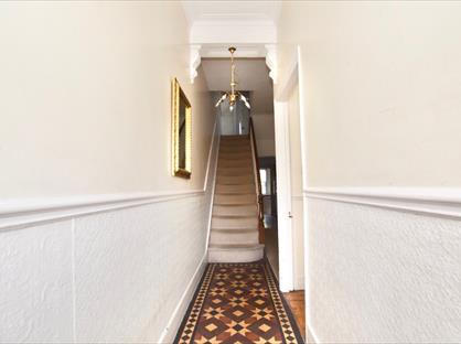 4 Bed Semi-Detached House, Wakehurst Road, SW11