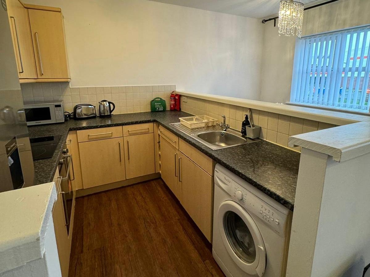 2 Bed Flat, Silchester Drive, M40 photo 2
