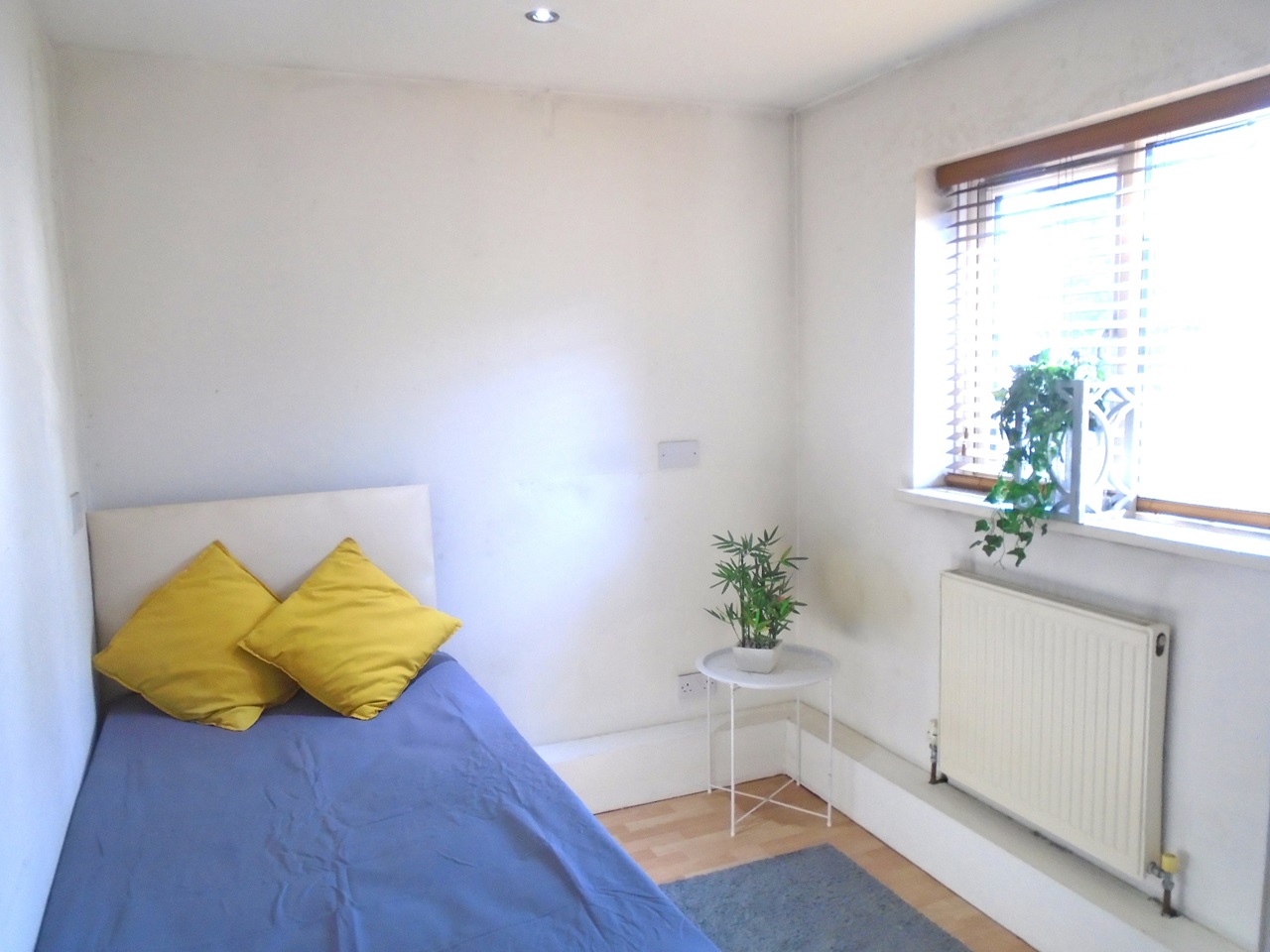 Uxbridge Room in a Shared House, Brambles Farm Drive, UB10 To Rent