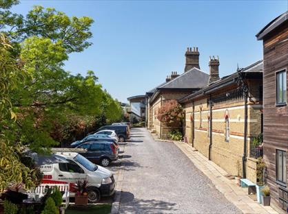 1 Bed Flat, Old Station Way, SW4